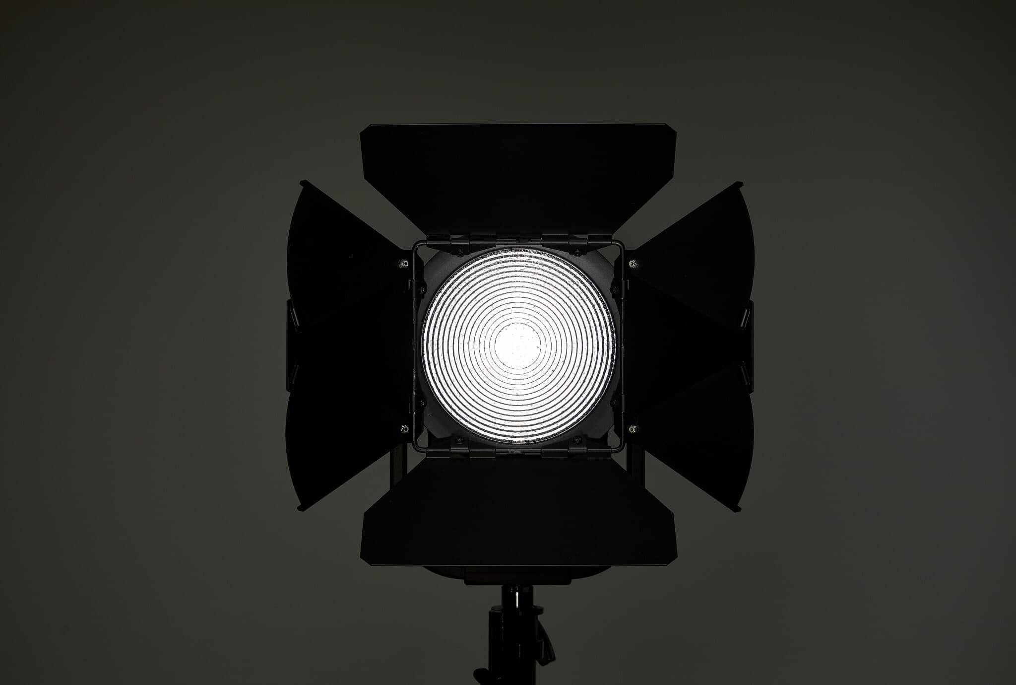 2632-fos4-fresnel-7-barndoor-lit.jpg